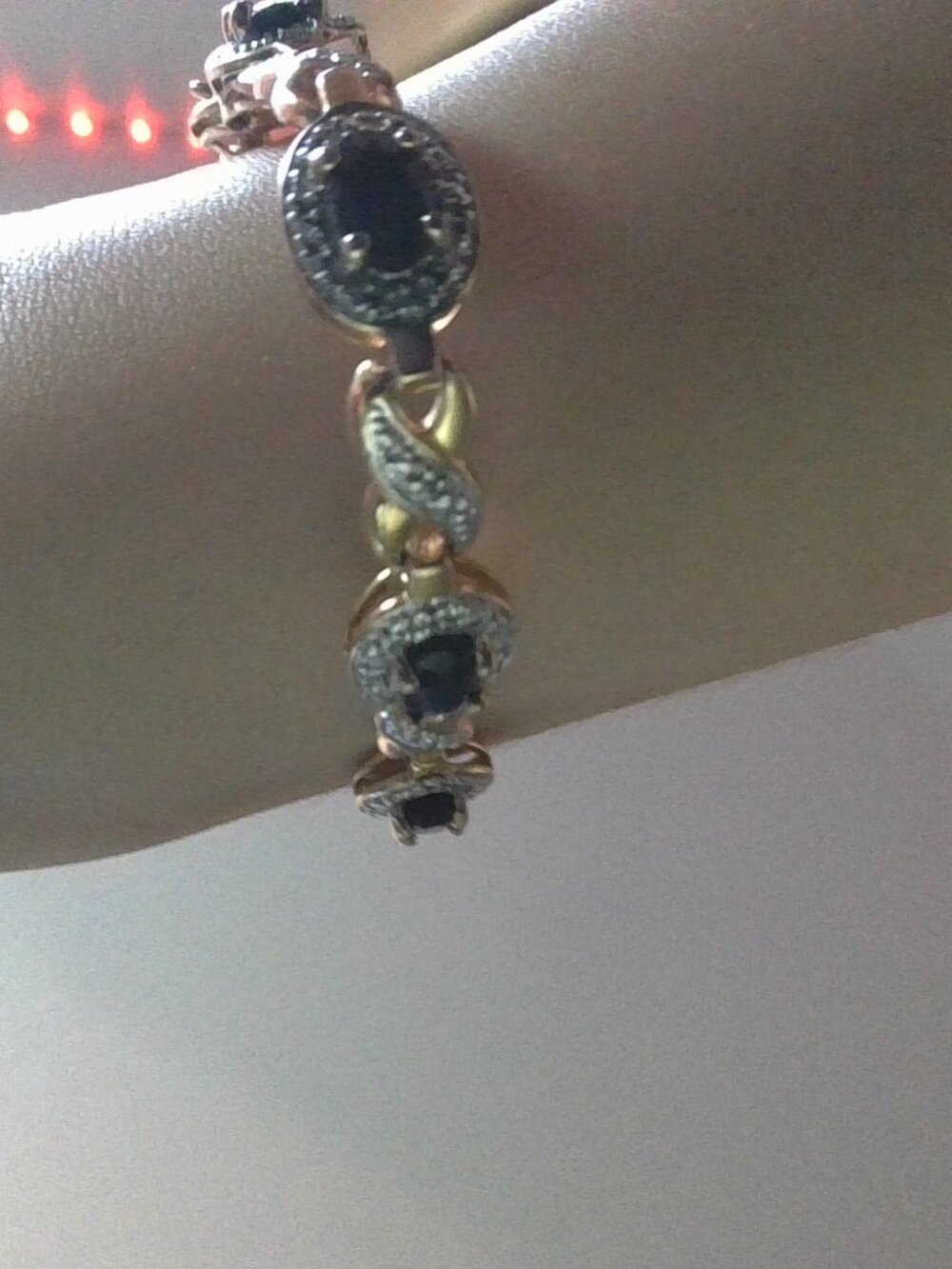 gold braclet - Picture 2 of 2
